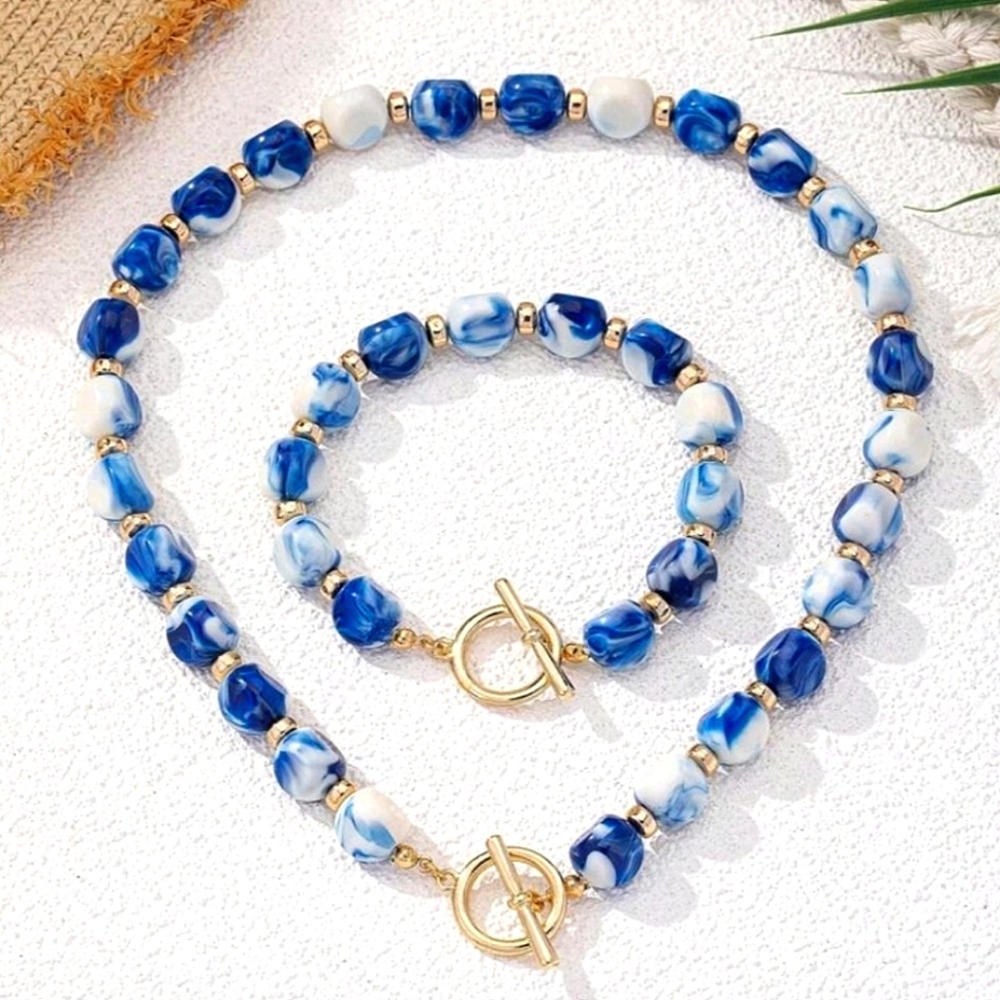 Beaded necklace and bracelet set; faux acrylic beads; nwot